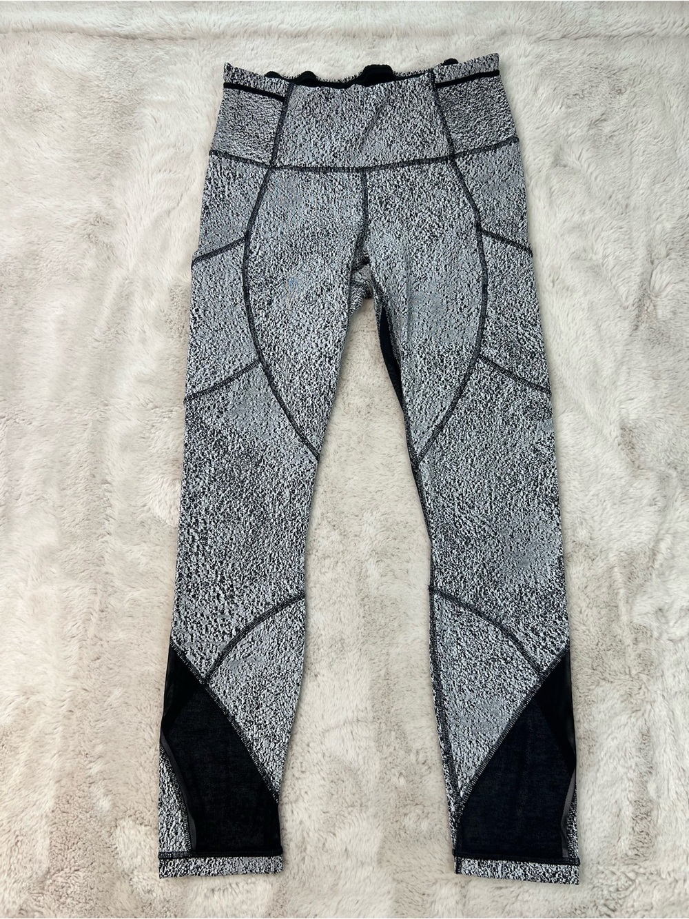 Lululemon Outrun Tight Power Luxtreme Leggings Spray Jacquard White Black Size 6